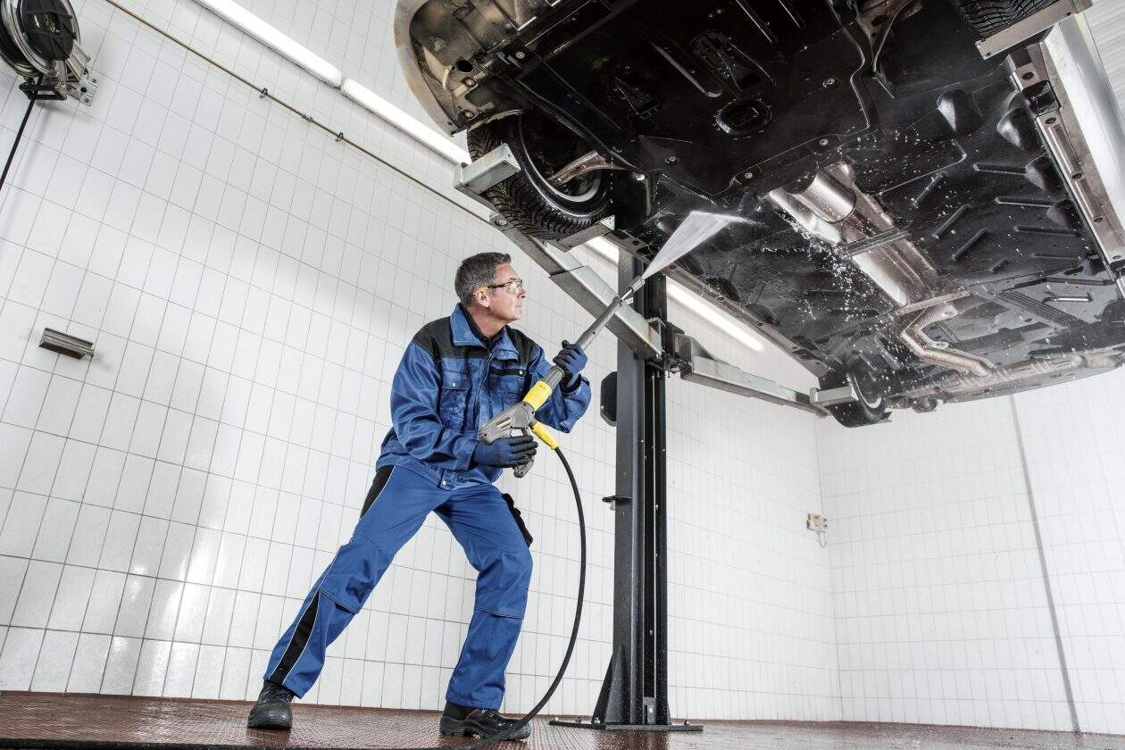 Powerful mid-class power washer for industrial cleaning.